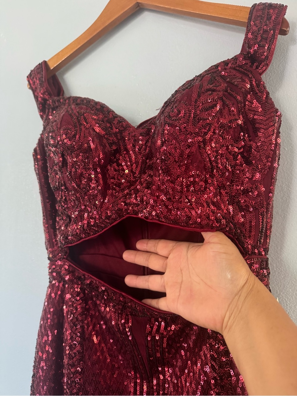 Dress - Picture 4 of 7